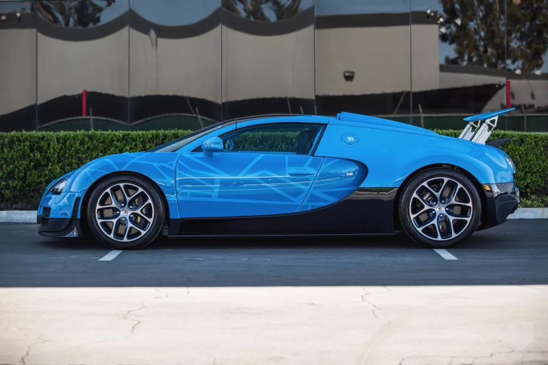 Illustration for article titled What Kind Of Wealthy Nutjob Paints Their Bugatti In A Transformers Theme?